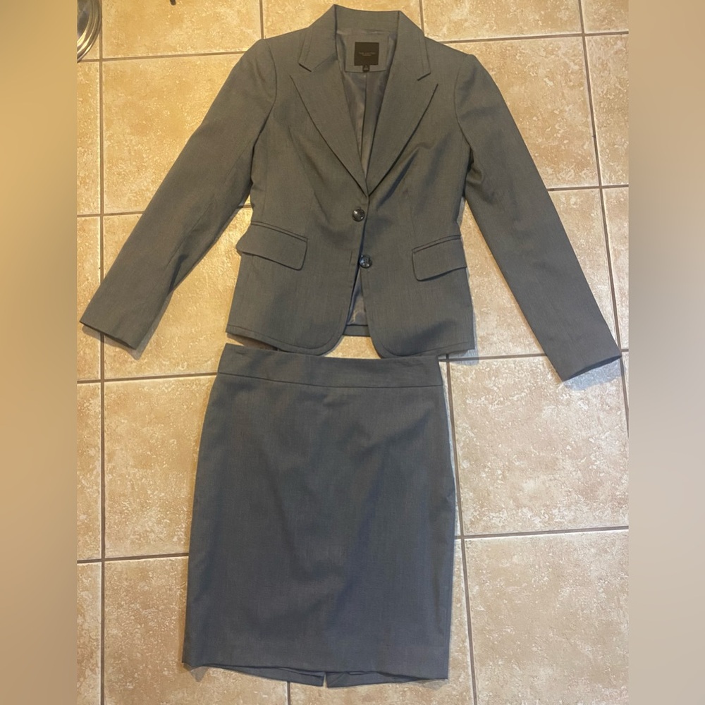 The Limited womens suit jacket and skirt size 4.